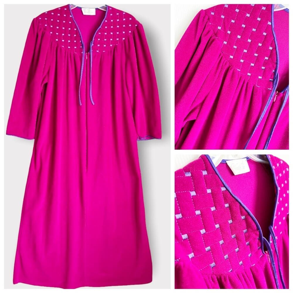 Vintage 1970s Vanity Fair Full Length House Coat Robe Nightgown Fuchsia Small